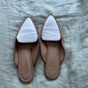 Lulu's White and Tan Pointed Mules